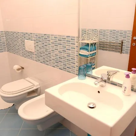 With One Bedroom In With Furnished Balcony And Wifi 3 Km From The Beach アパート *