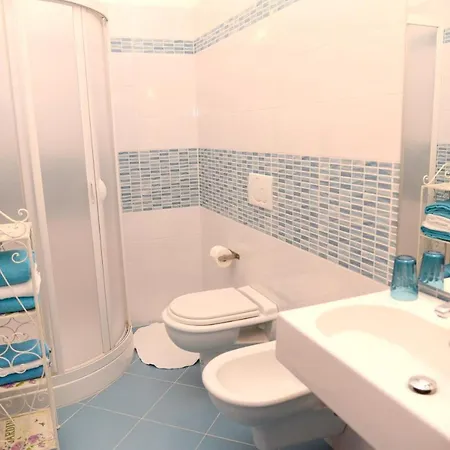 With One Bedroom In With Furnished Balcony And Wifi 3 Km From The Beach شقة
