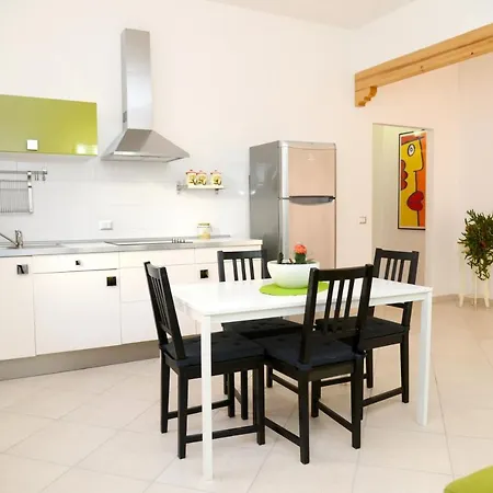 With One Bedroom In With Furnished Balcony And Wifi 3 Km From The Beach アパート