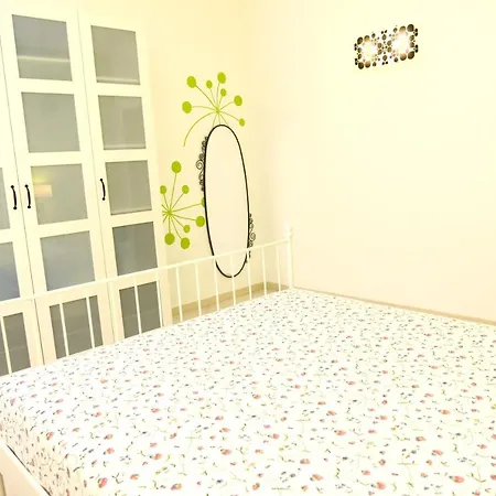 With One Bedroom In With Furnished Balcony And Wifi 3 Km From The Beach شقة