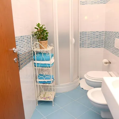With One Bedroom In With Furnished Balcony And Wifi 3 Km From The Beach アパート