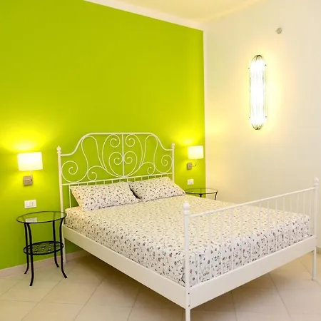 With One Bedroom In With Furnished Balcony And Wifi 3 Km From The Beach アパート *