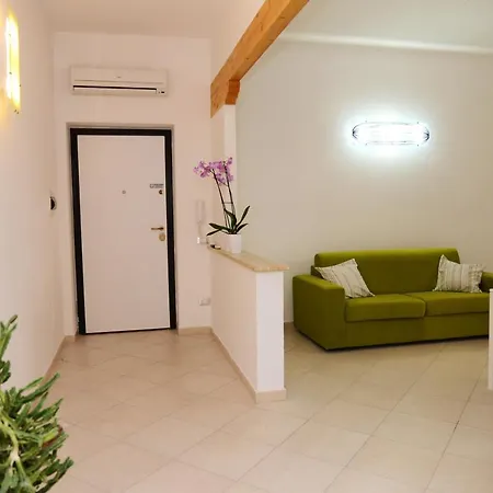 With One Bedroom In With Furnished Balcony And Wifi 3 Km From The Beach * スカンツァーノ・イオーニコ